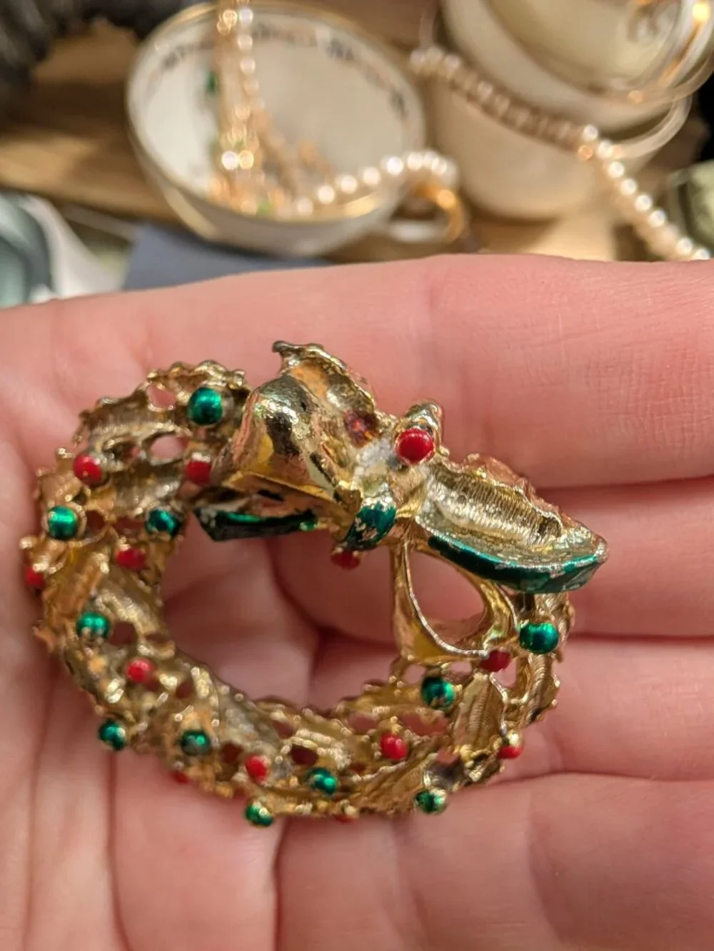 Vintage Mid-Century Gold Tone Christmas Wreath Brooch with Painted Green & Red